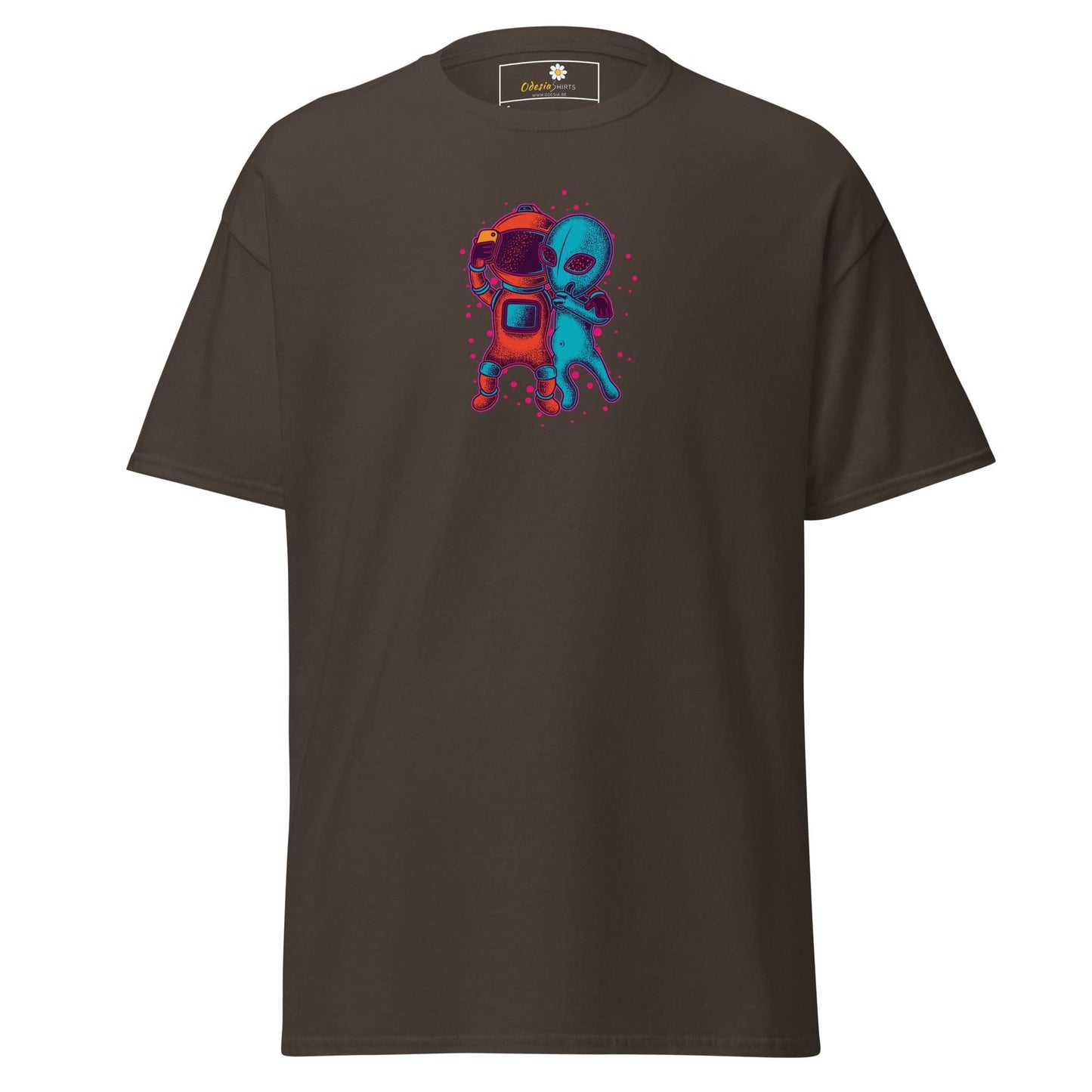 Unisex classic t-shirt - ASTRONAUT ALIEN SELFIE - REGULAR - Dark Chocolate / S